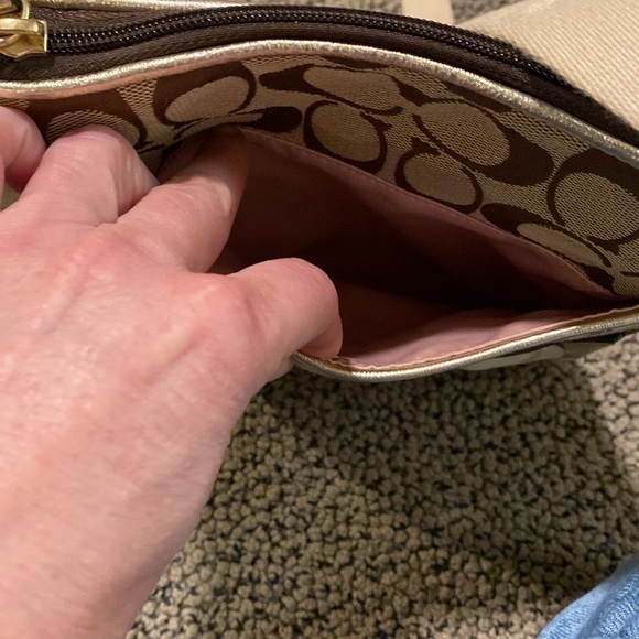 Coach Crossbody Bag in GUC - Picture 5 of 10